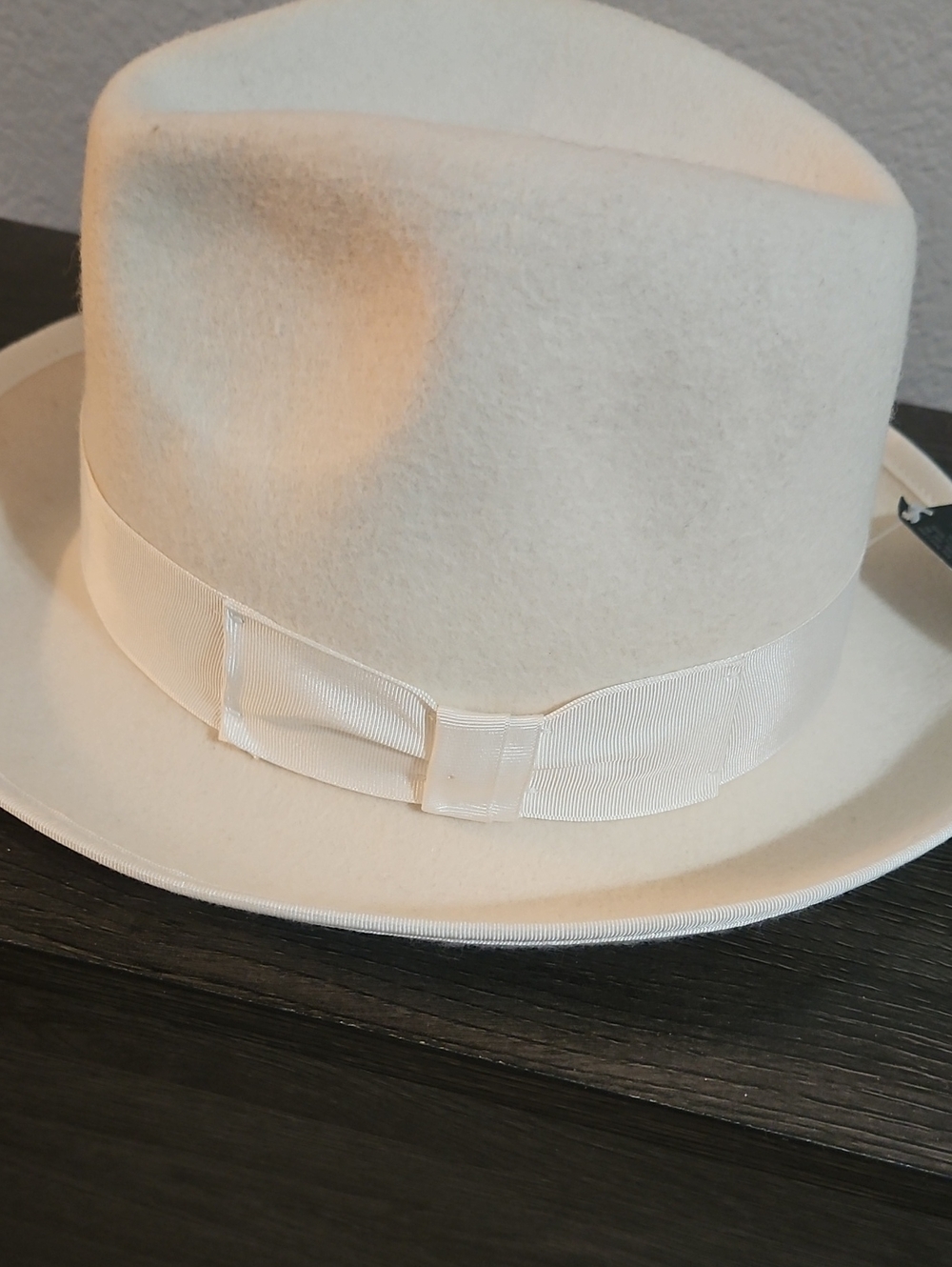 Stacy Adams White Felt Fedora with Ribbon Band - Picture 6 of 8